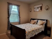 Cozy house in Covington with  3-Bdr. 2bth. AC and WiFi. - 4성급