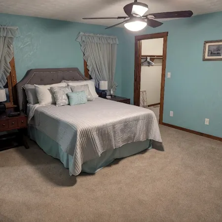 The Lazy Cat Lodge - Hot Tub - Fire Pit Hoteles en Condado de Delaware
