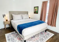 Beautiful Boho Bungalow - New Renovation - 4-Star
