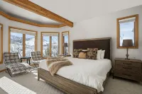 Ski to Lift/Walk-in 7 Bedrooms & 10 Baths, Hot Tub, Theater, Gym
