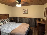 The Railroad Scale House: 40 Private Acres & Creek - 3-Sterne