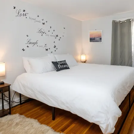 Lovely 1.5 bedroom in the great historic town