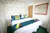 St Hilda Guest House - Beach