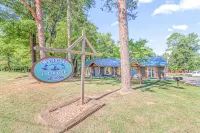 Relaxing, family friendly lodge by the lake. - 4-Star