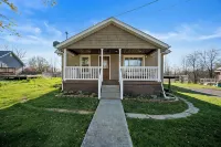 Adventure Basecamp, Walks to Kaymoor and Long point Trails, Hot Tub & Game Room - 4-Star