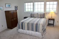 Beach Front, Cape Cod Coastal Story Book Home, 10 minutes from Westport - 4-Star