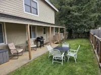 Comfy Spacious Home, Minutes to Beaches, King Bed, Sleeps 9, WiFi, Dog friendly - 무료 와이파이