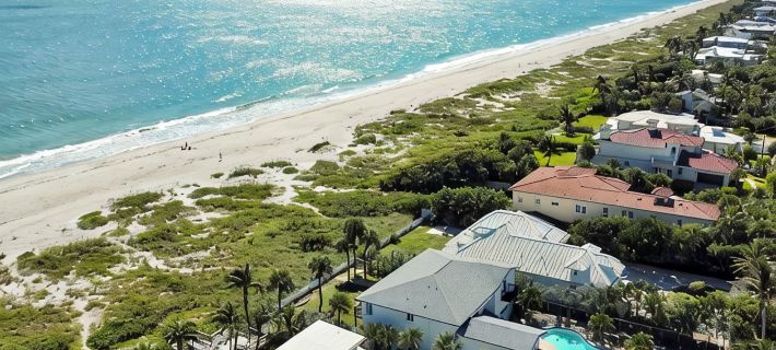 Beachfront Villa with Heated Pool Mini Golf Fire Pit and Spacex Views Ξενοδοχεία στην πόλη Cocoa Beach