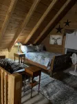 Cozy Log Cabin Near the Parkway - Homestays