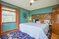 River House, kayak, fishing, king beds, riverfront - Alppimaja