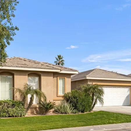 Tranquil Hideaway by GPM - Private Pool +Golf Views +Tennis +Walk to Festivals