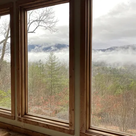 McDaniels Misty Blue ~ A Cozy & Quaint Cabin w/Exceptional Smoky  Mountain Views