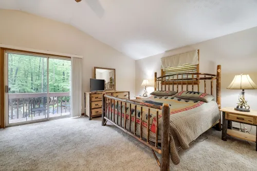 Pocono Chalet-Style Cabin in Arrowhead Lake! Community Fees Included! - 샬레 호텔