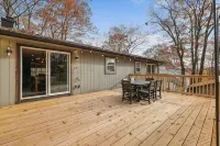 Heart of Pocono Mountains - Huge Yard - Game Rm <10 min to Kalahari & Casino - Wi-Fi