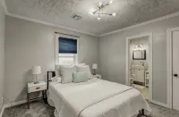 OU-Walk to Main St- Big Deck- Patio -Fire Pit -Man Cave - 방갈로