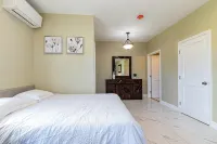 Experience Tropical Tranquility: Luxury Studio Home in Hilo! - 3-Star