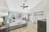 MUST SEE! Large 3BR Oasis with a Heated Pool - สระว่ายน้ำส่วนตัว