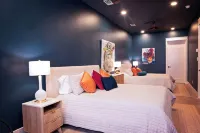 'Green Door' Downtown Loft - 4-Star