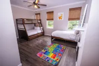 Family & Friends Stay- Free Parking, Wifi, Fully Functional Kitchen - Bungalow