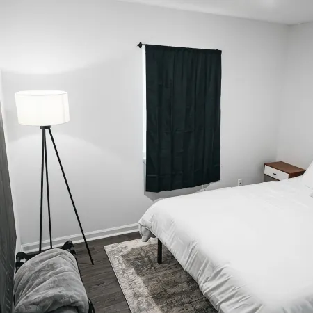 Quiet 2BD rental with mountain views close to JCMC