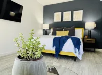 Detached studio guesthouse with full kitchen. - Bungalow