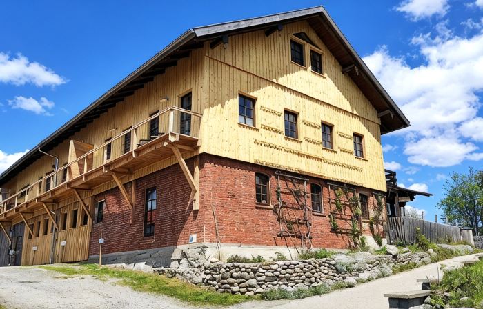 Exclusive, sunny new-build vacation apartment with the flair of a former barn