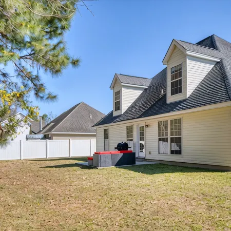Large private 4 BR home near SAV airport with TV in every bedroom