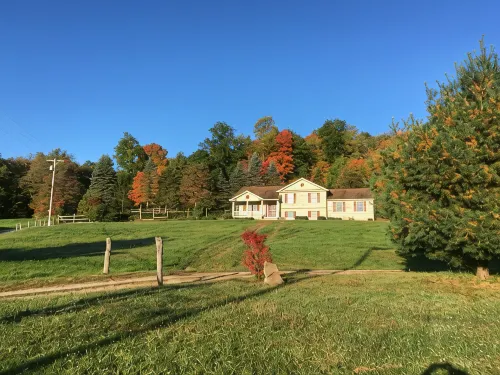 NEW! Enjoy Mountain View and private lake from your home in Laurel Highlands! - Wifi