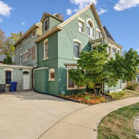 Stone Cliff Manor- historic home with unique history.  Perfect for large groups