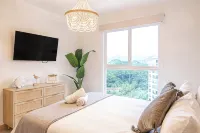 Stylish Apt w/ Mountain Views & Luxury Amenities - Gym