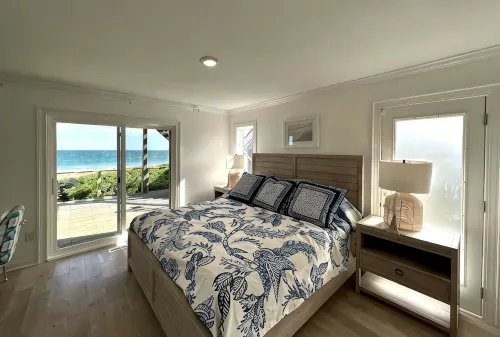 Oceanfront 8 bedroom/sleeps 20 with large gathering and outdoor areas - 발코니
