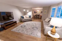 Beautiful Midcentury modern 4 bedroom home - Bungalows