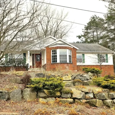 Secluded Serenity Lg 4beds, 2.5 bath near Downtown