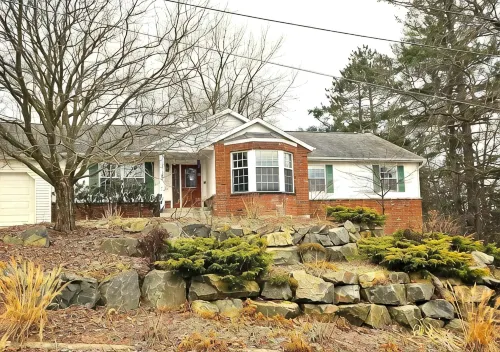Secluded Serenity Lg 4beds, 2.5 bath near Downtown - 3 stjerner