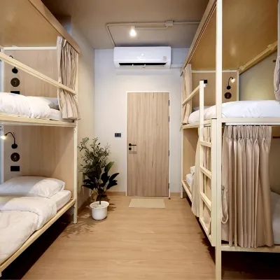 Au Luna Bangkok Hostel Hotel dekat Istana Raja Bangkok