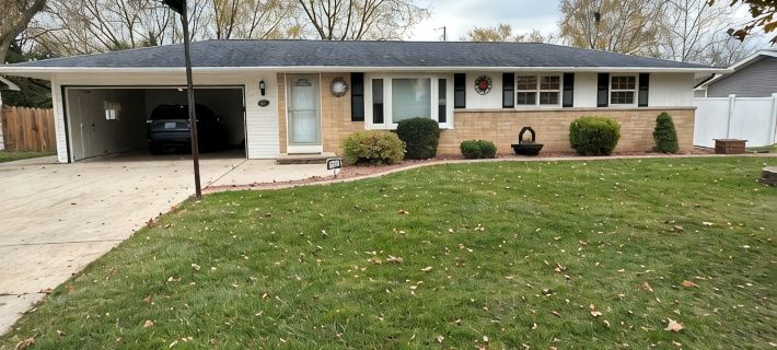 Cozy and  1.1 Miles from Lambeau Field Hotels in Ashwaubenon