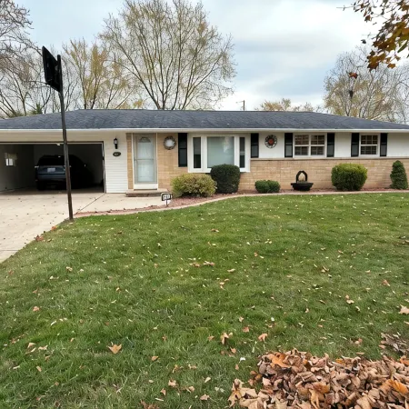 Cozy and  1.1 Miles from Lambeau Field