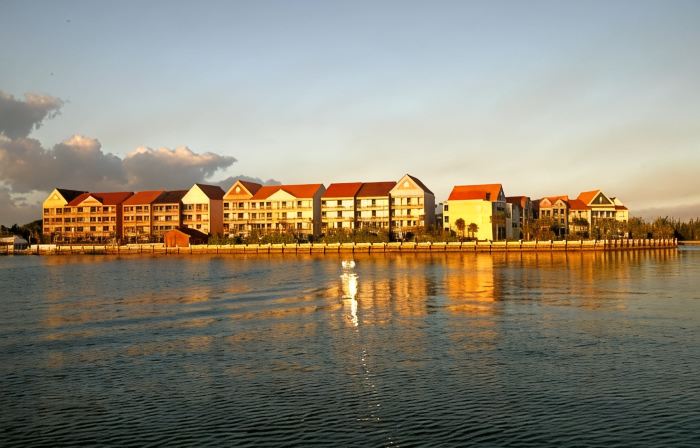 Pelican Bay Hotel