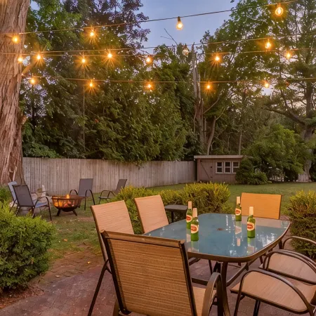Cozy Cottage near Lake & Skiing, Hot Tub, fireplace & Fire-pit, Pets Allowed
