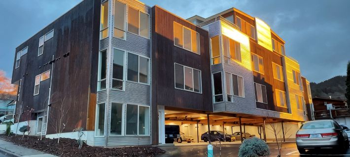 The Mountain View Penthouse in the Heart of Downtown White Salmon, Loft 18 Hotele w: Klickitat County