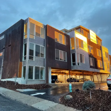 The Mountain View Penthouse in the Heart of Downtown White Salmon, Loft 18