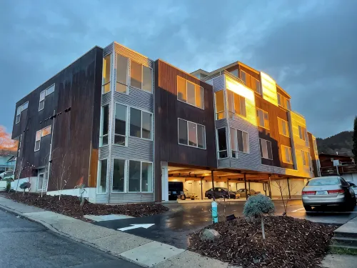 The Mountain View Penthouse in the Heart of Downtown White Salmon, Loft 18 - 4-Star