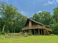 Private Cabin with Pond on Family Farm - Homestays