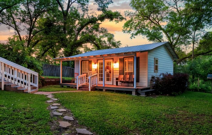 NEW - Adorable Cottage w/ Full Kitchen/ Free Tandem Bike