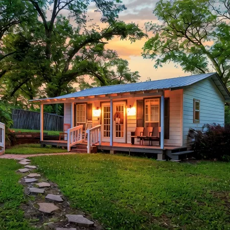 NEW - Adorable Cottage w/ Full Kitchen/ Free Tandem Bike