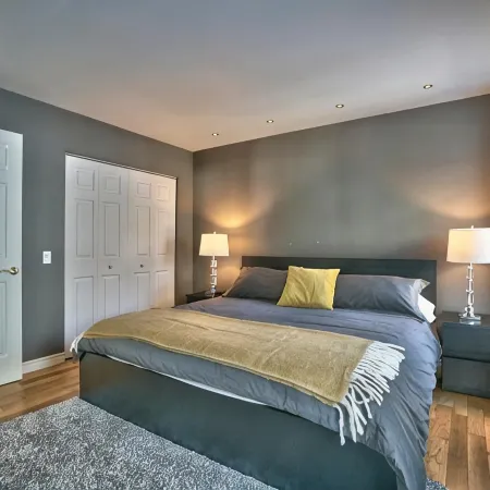 Dynamite 2-Bedroom House, Garage, Sleeps 6