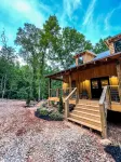 Popular - Peaceful Bear Cabin - 3Br 2BTH - Big Hot Tub - Quiet - Hytter