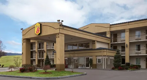 Super 8 by Wyndham Kingsport - Parkplatz
