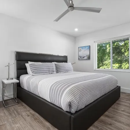 Newly Renovated - 1 Block from the Beach, Walk to Bars, Restaurants & Shopping!