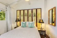 Gated cottage, 3 blocks to beach, A/C  Close to Tunnels. Lots of outdoor space - บ้านพักหลังเล็ก